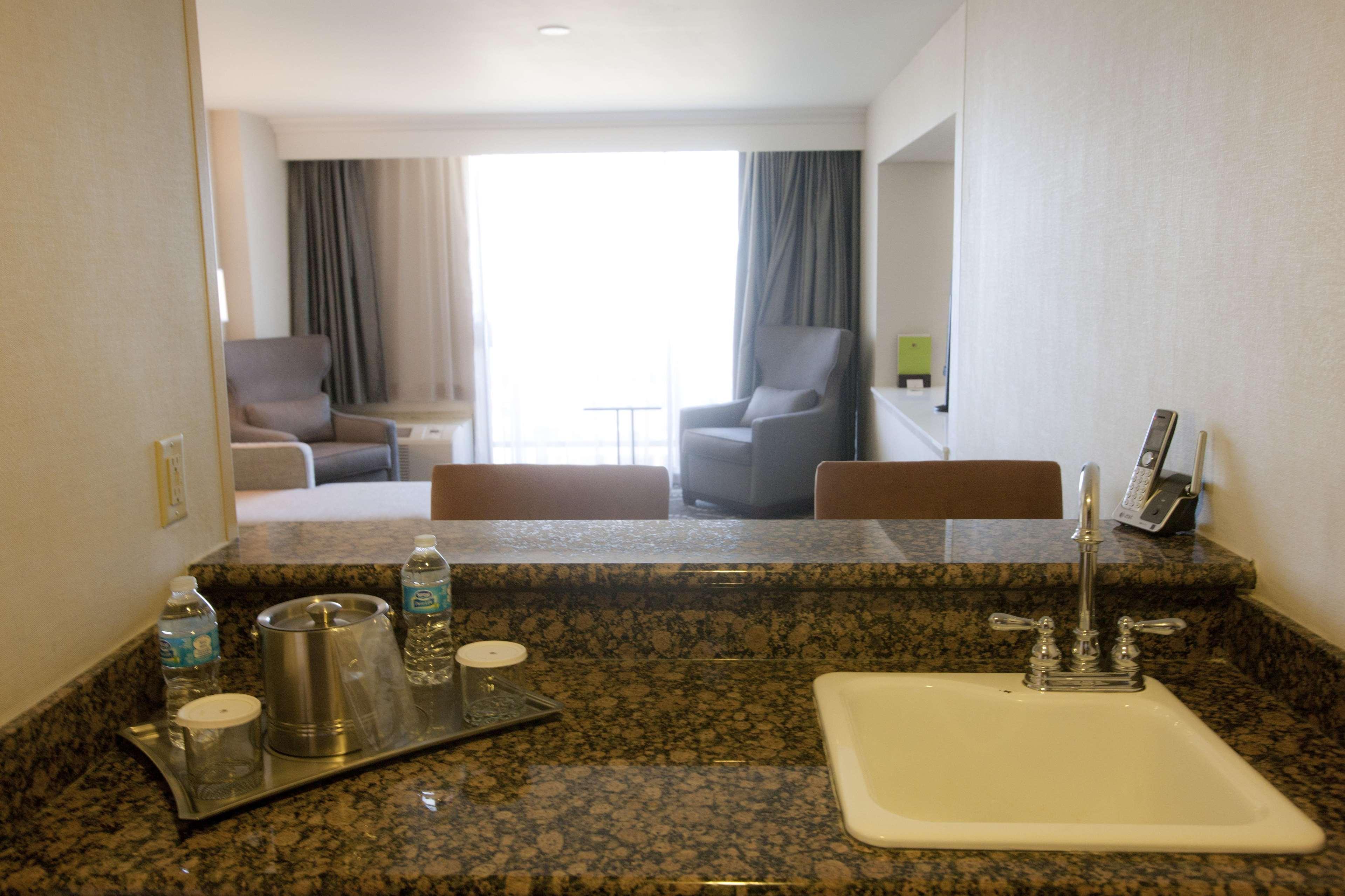 Готель Wyndham Midland Downtown Екстер'єр фото